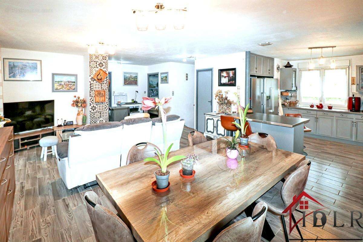 Maison à GRANGES-SUR-VOLOGNE