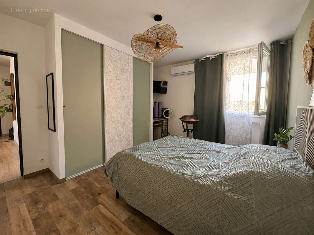 Appartement rénové 78 m2, 2 chambres, cœur historique de Fréjus - photo 13
