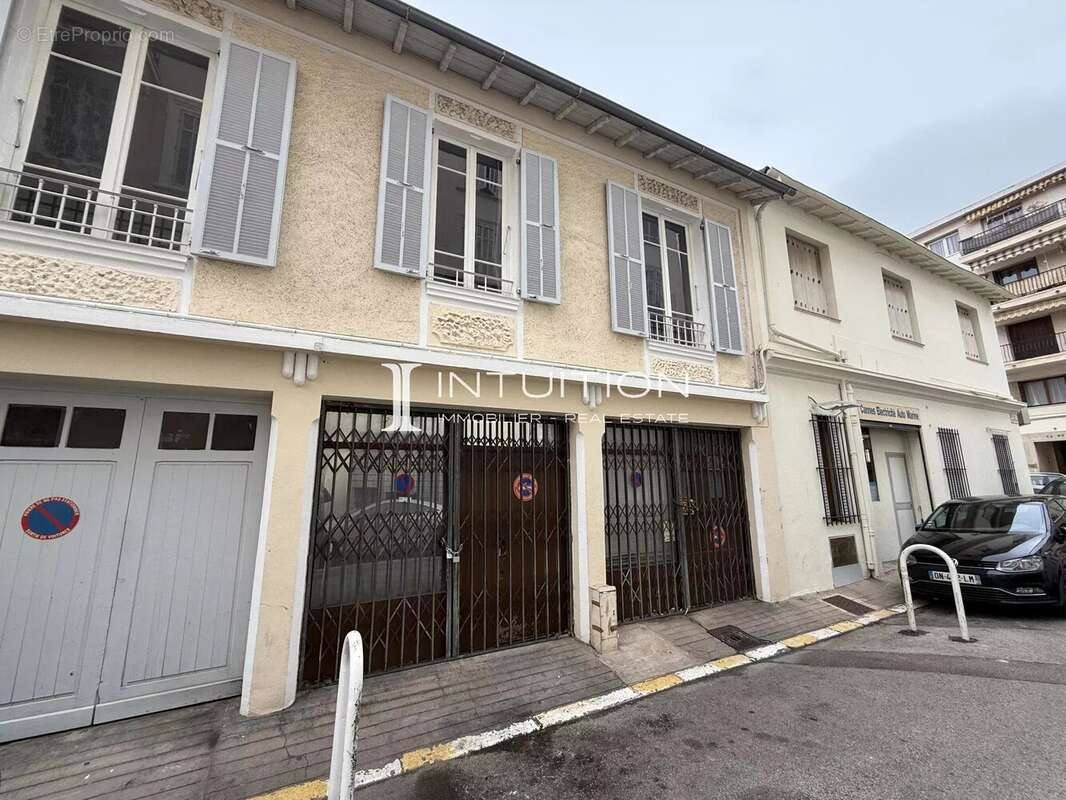 Cannes - Saint Nicolas : Ensemble de trois immeubles entiers - photo 16