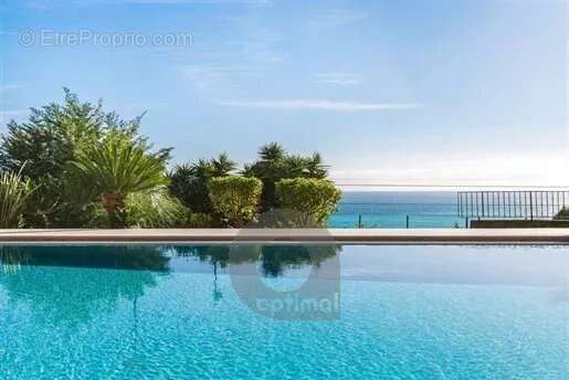 Appartement à ROQUEBRUNE-CAP-MARTIN