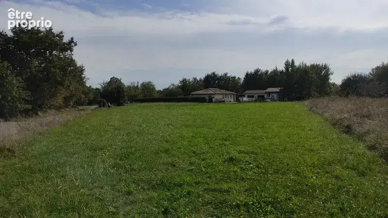 Terrain plat de 2408 m² , quartier calme - photo 6