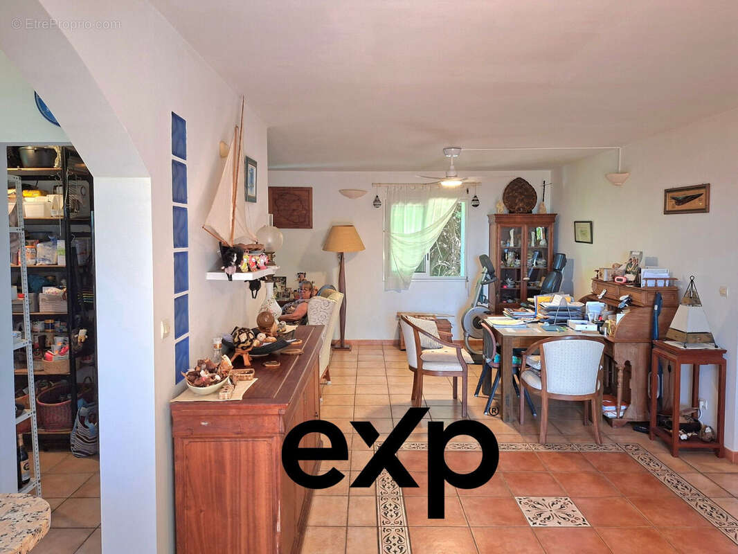 Maison 140 m² à Saint-Denis  - photo 4