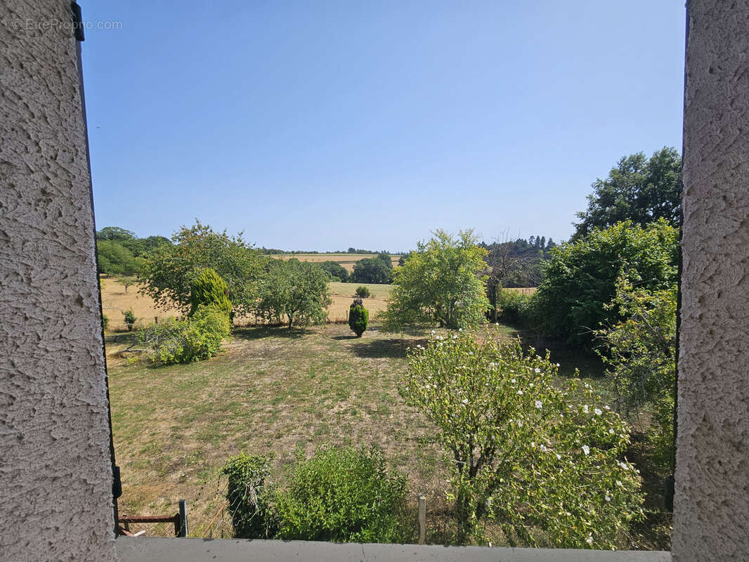 Maison à SAINT-LEONARD-DE-NOBLAT