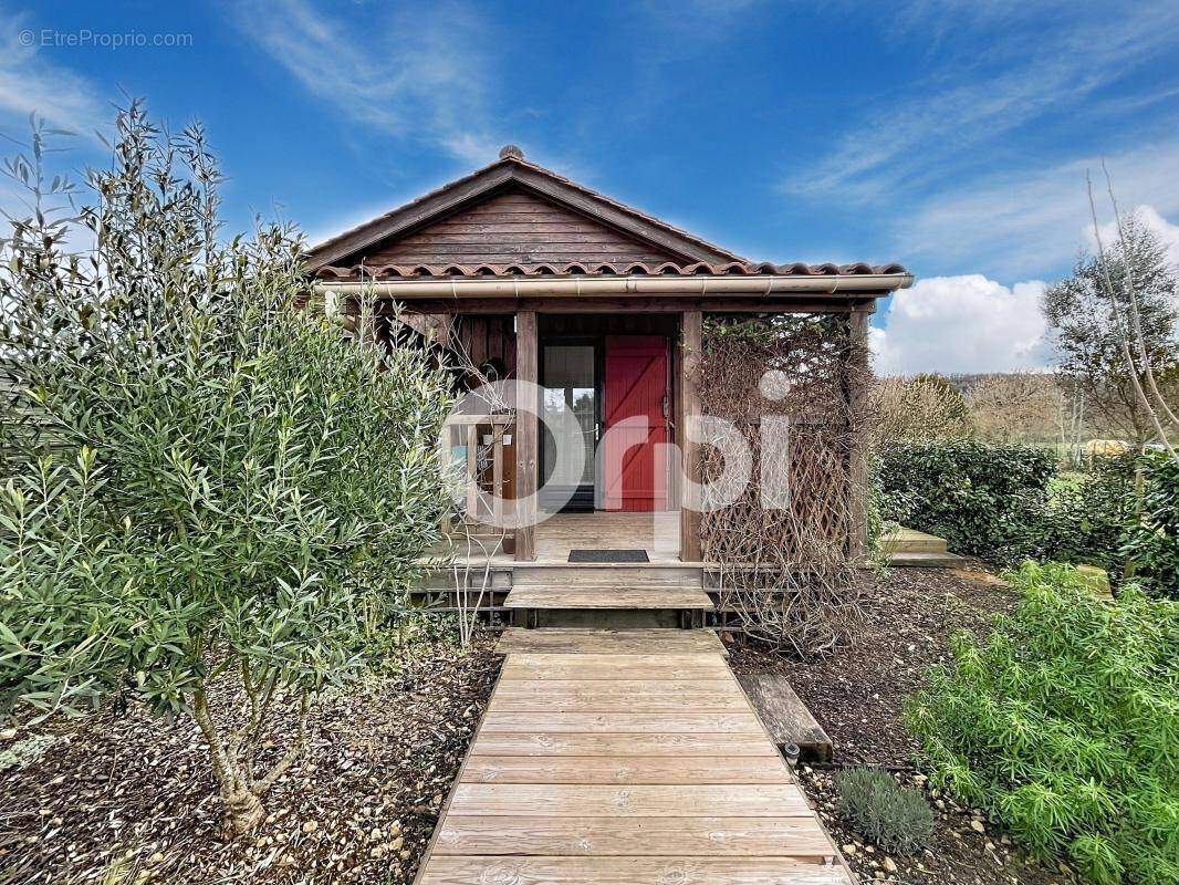 Maison à COULAURES