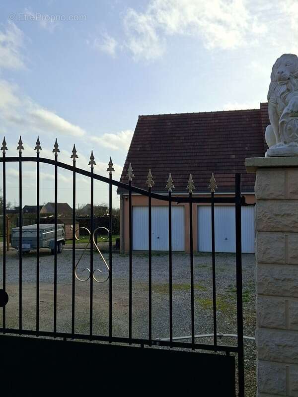 Maison à FRESNAY-SUR-SARTHE