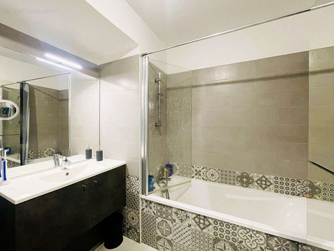 MAUGUIO 4 pièces 3 chambres 2 S.de bain, Terrasse en L 37 m2, parking + garage fermé - photo 12