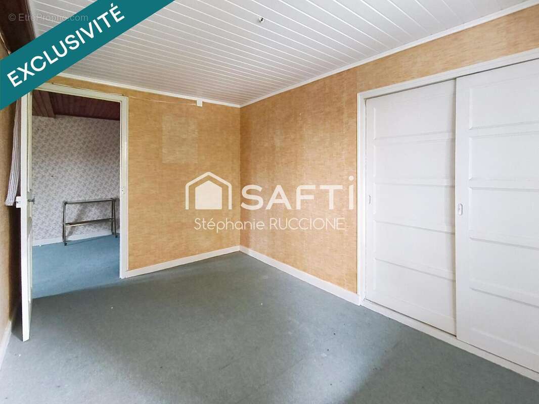 Photo 3 - Commerce à SAINT-SIMEON-DE-BRESSIEUX