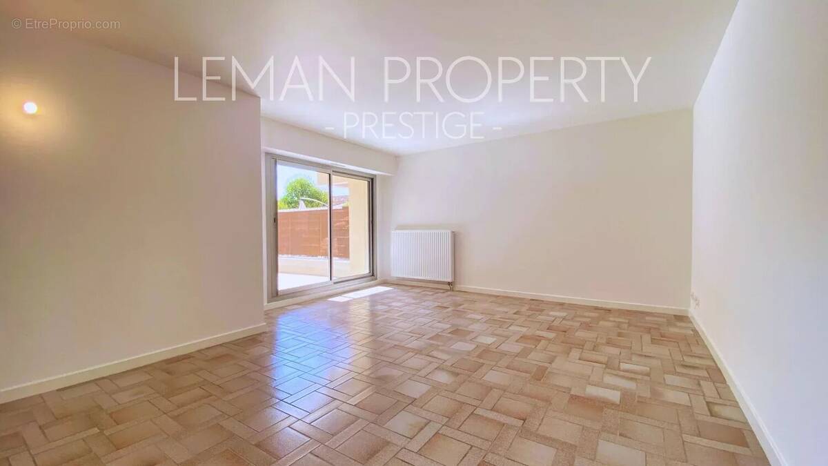 Appartement à VALLAURIS