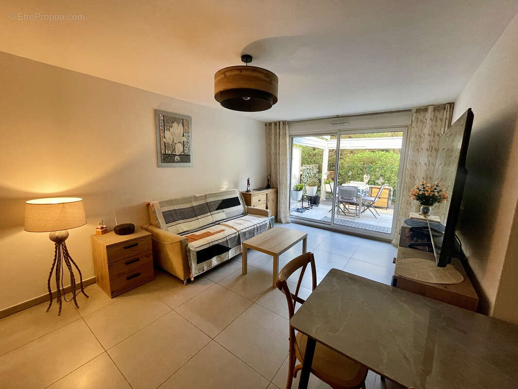 Appartement à SAINT-LAURENT-DU-VAR
