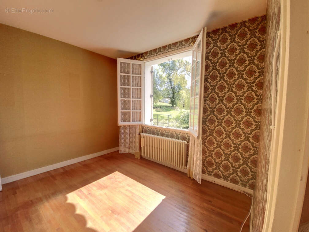 Maison à MANZAC-SUR-VERN