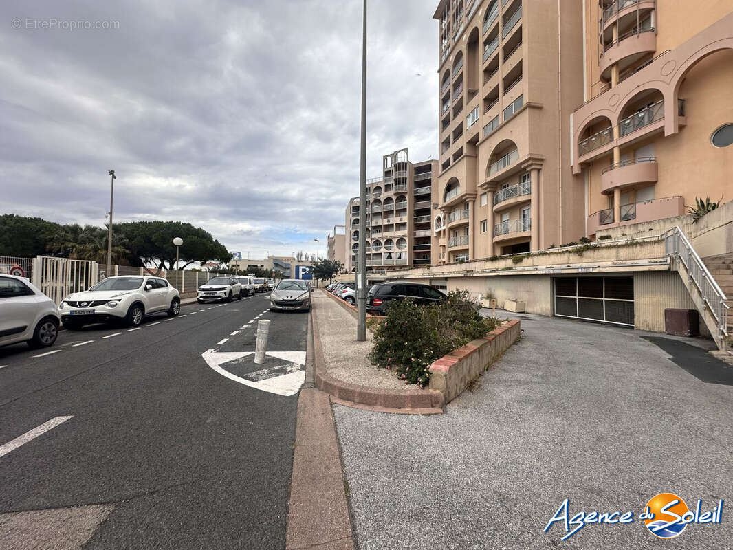 Parking à CANET-EN-ROUSSILLON