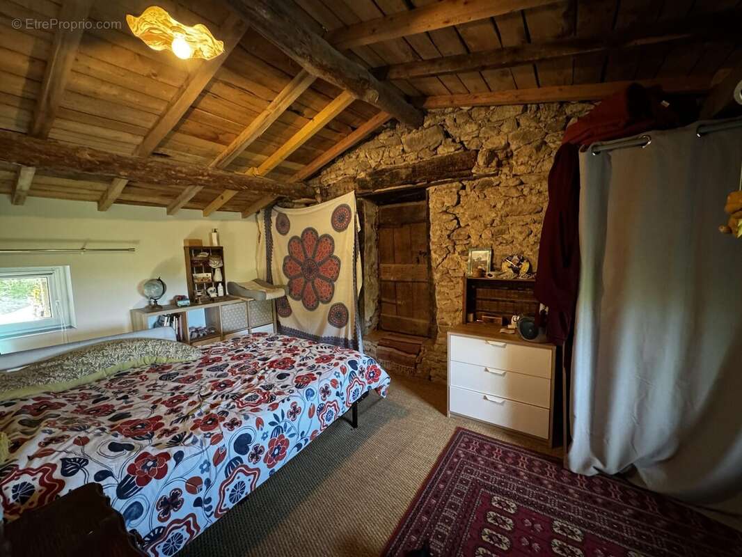 Maison à EGLISENEUVE-PRES-BILLOM