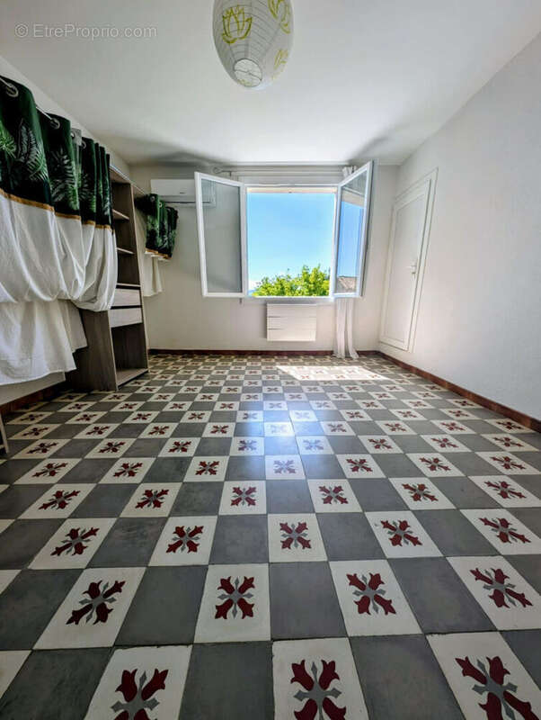 Maison à LAUDUN-L&#039;ARDOISE