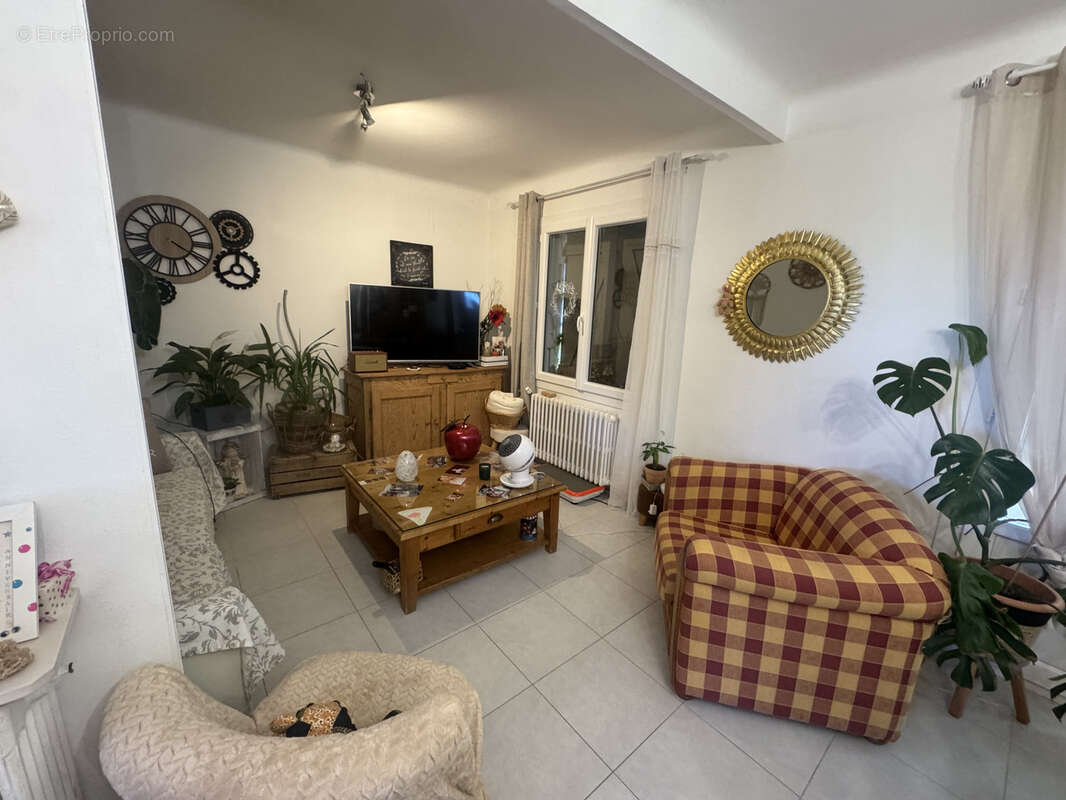 Maison avec fort potentiel sur 2 133 m2 de terrain constructible et divisible - photo 12