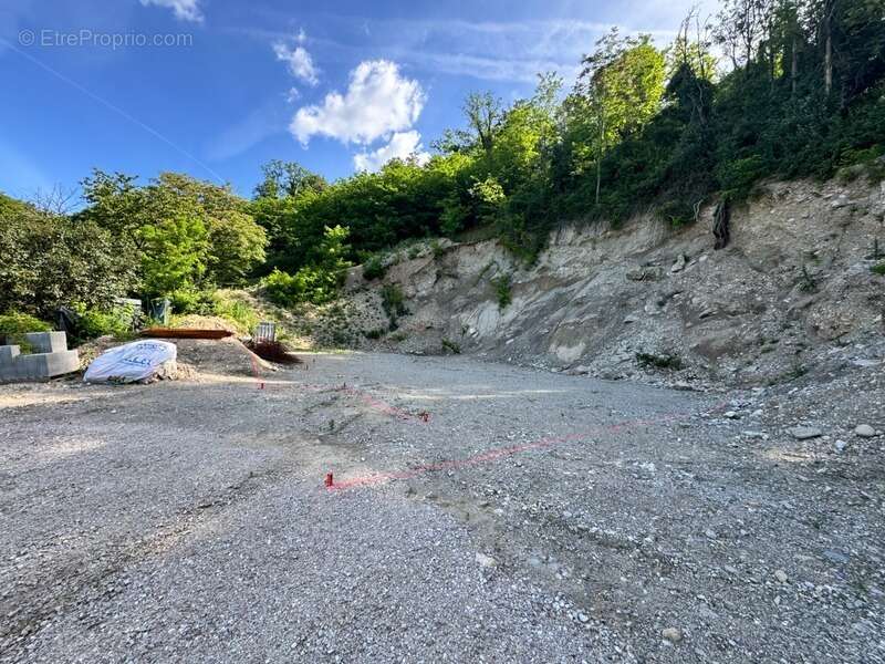 Terrain à vendre  CHAMBERY (73) - Avec permis accordé - 2269 M2- vue dégagée- Projet Villa de prestige avec piscine - photo 3