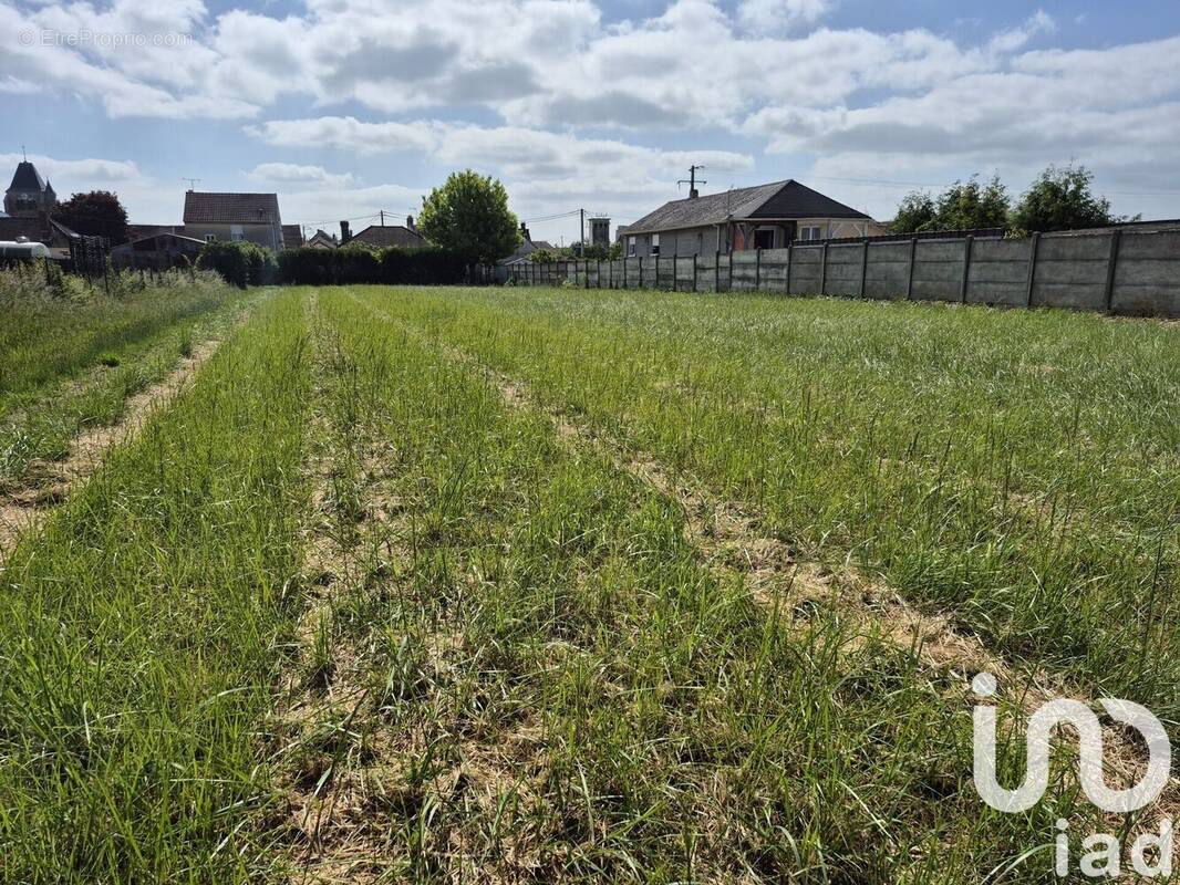 Photo 1 - Terrain à GELANNES