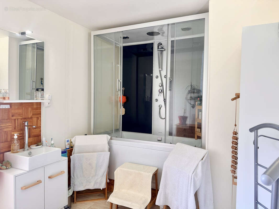 Maison à ECHASSIERES