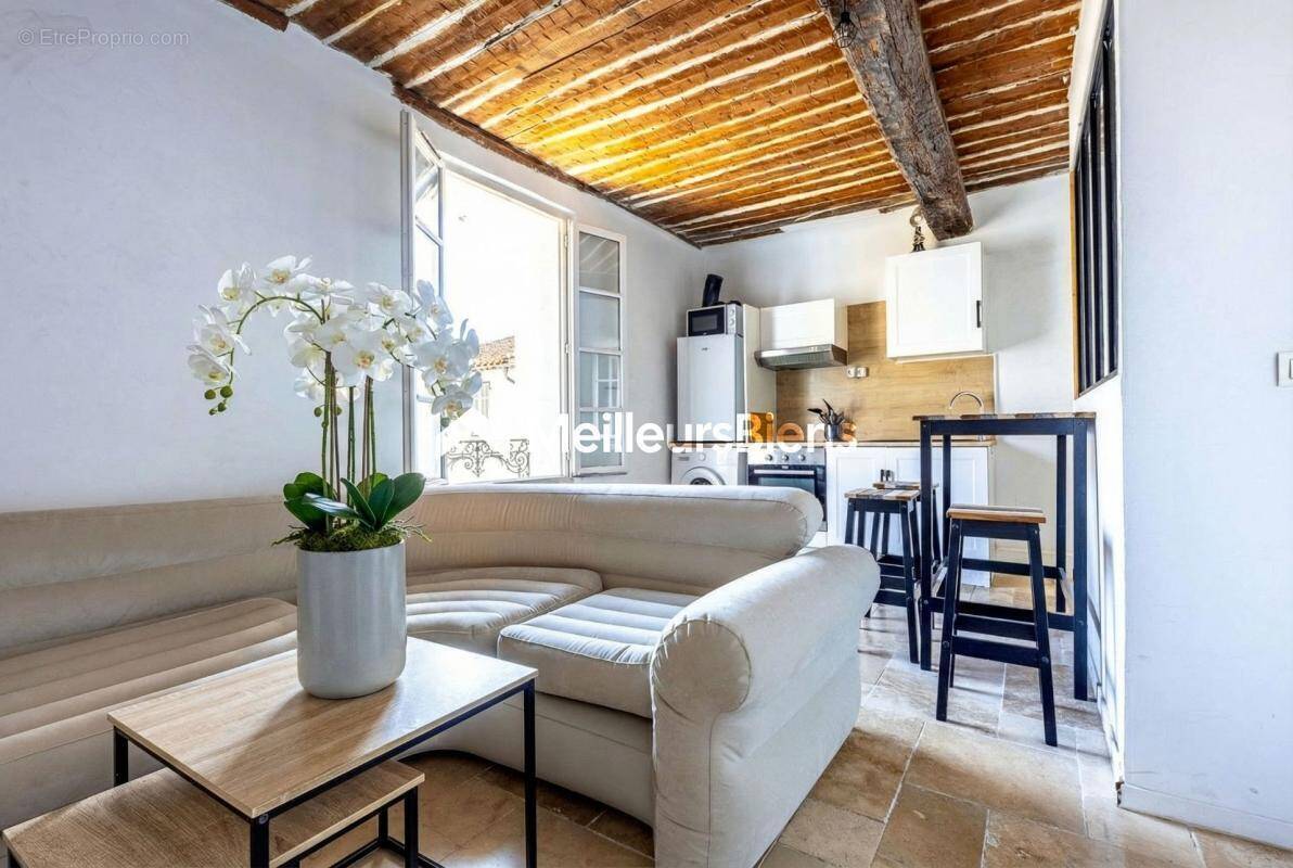 Appartement à ROQUEBRUNE-SUR-ARGENS