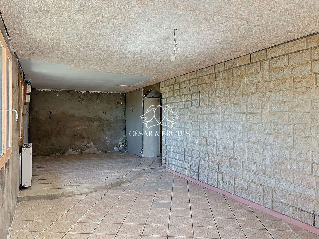 Maison 183 m² à Jarnosse  - photo 8
