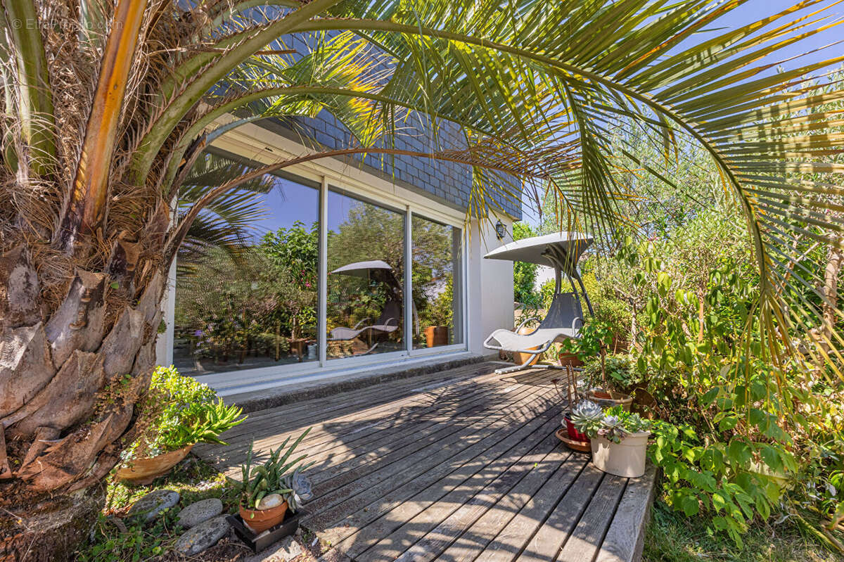 BOUVARDIERE - Maison familiale de 202m² avec jardin et garage - photo 4