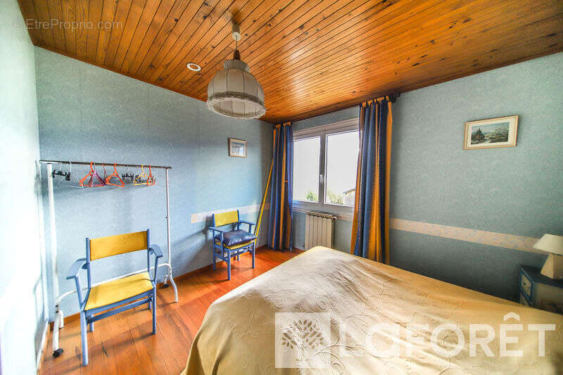 **MAISON TYPE 9 sur TERRAIN de 2600m² - EMBRUN - 9 pièces - photo 16