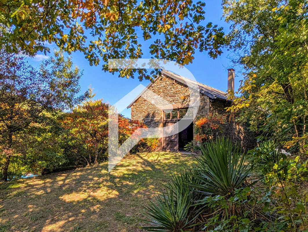 Maison à LAVAL-ROQUECEZIERE