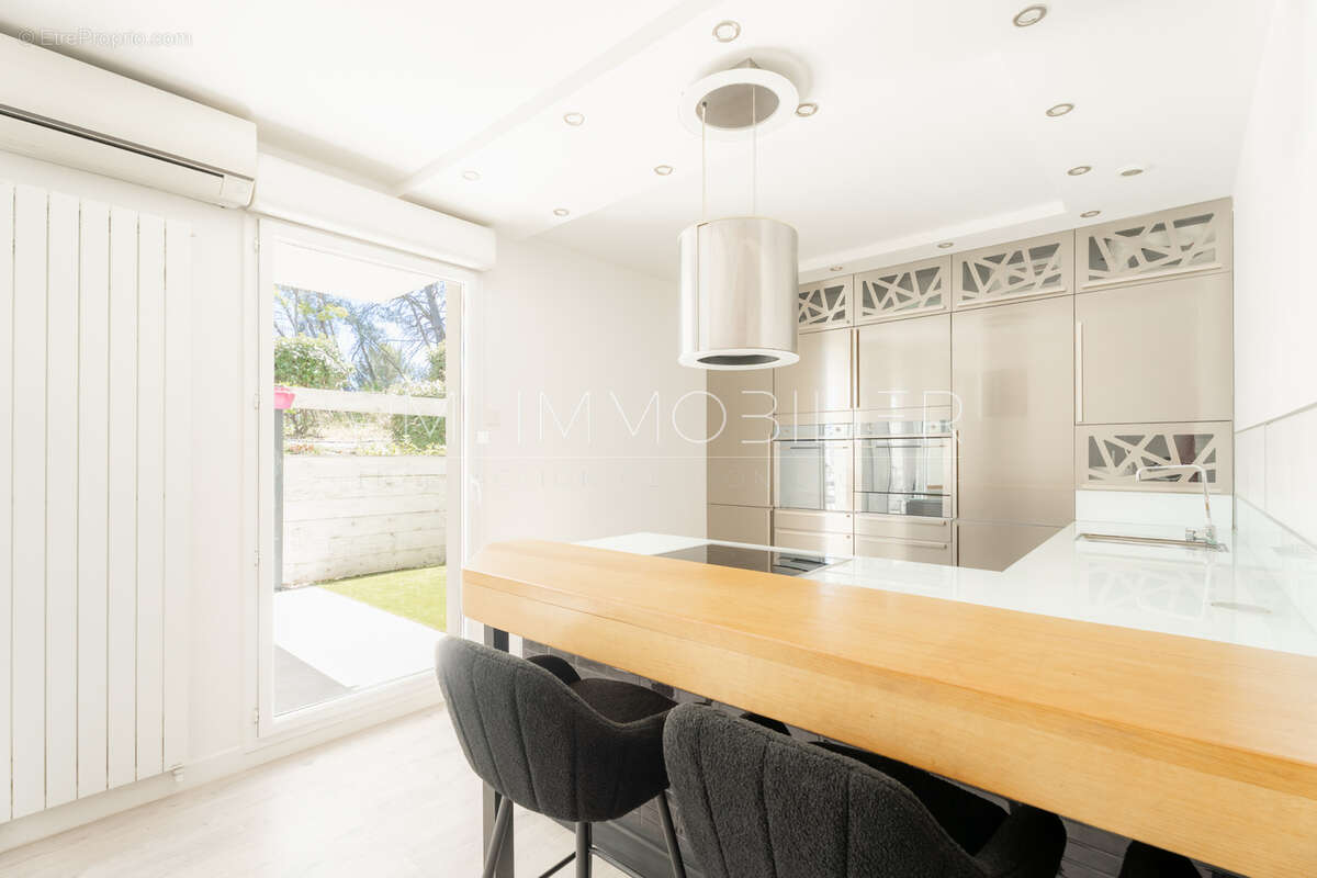 Appartement à SIMIANE-COLLONGUE
