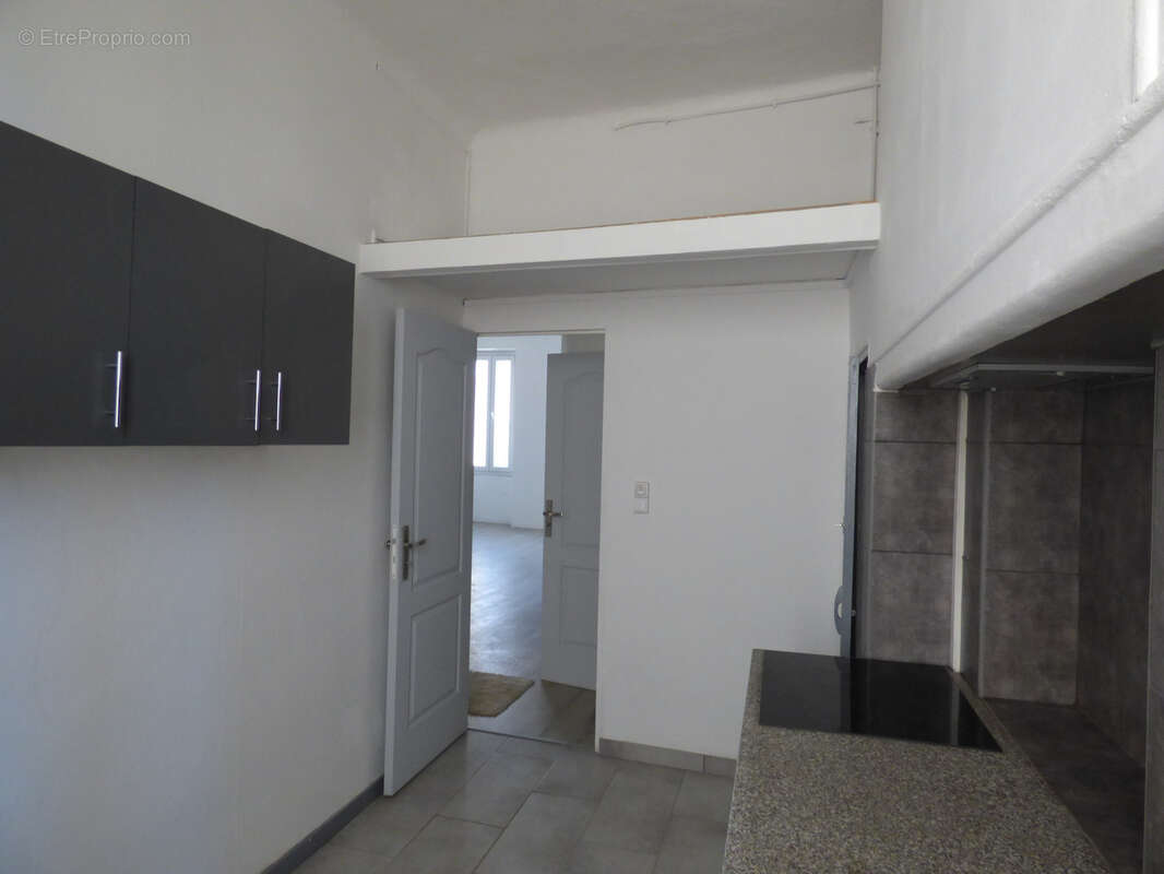 Appartement à MARSEILLE-4E