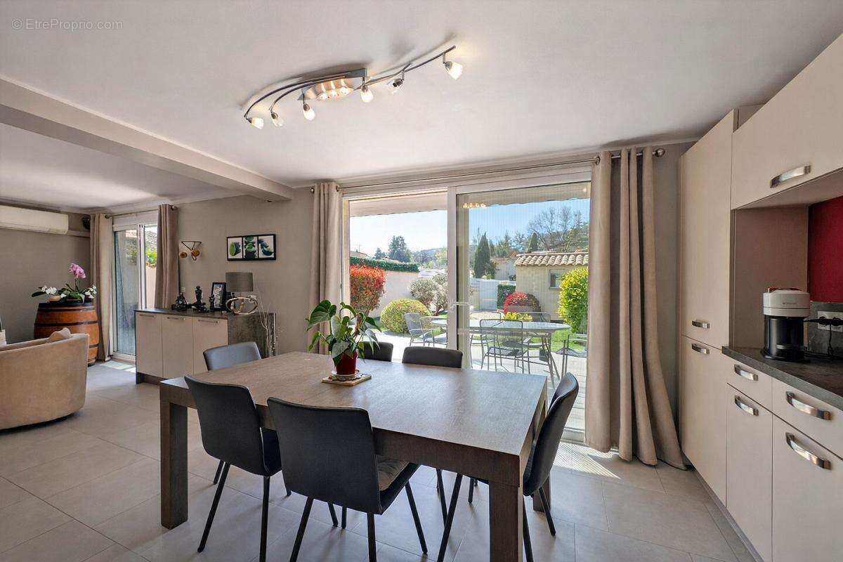 Villa familiale avec jardin paysager - photo 14