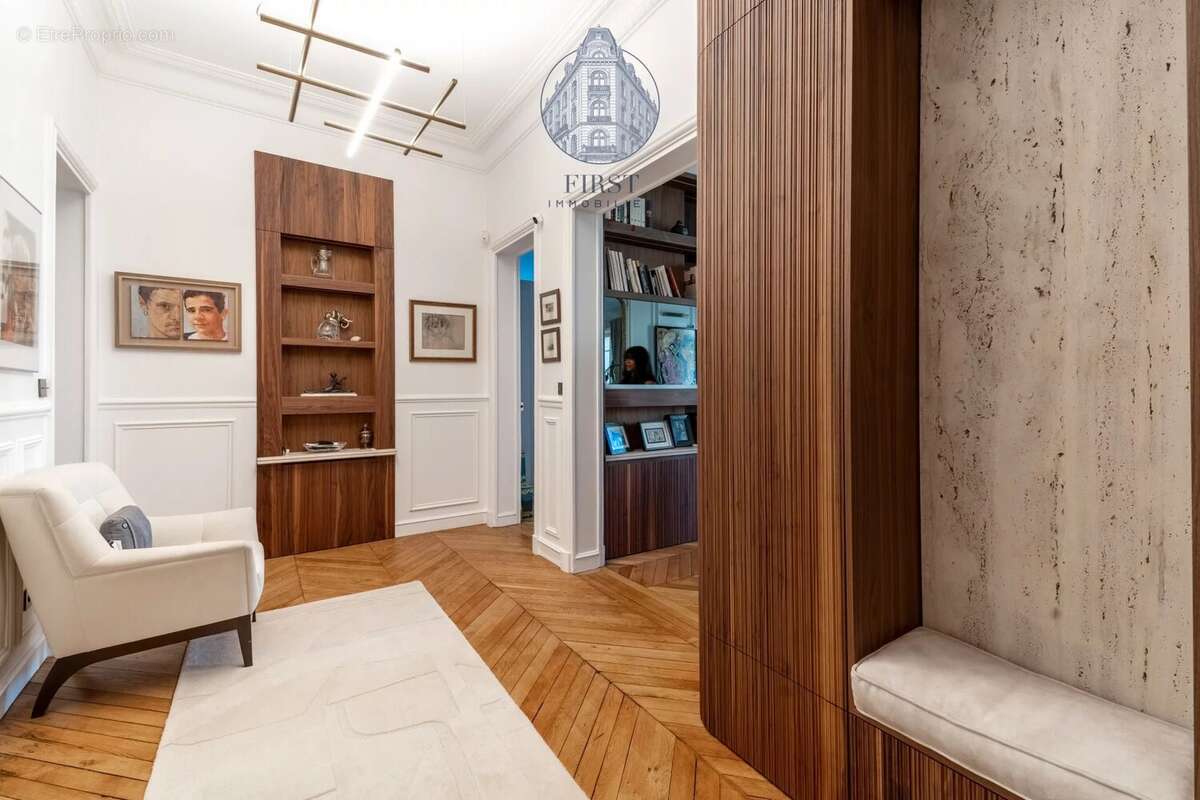 Appartement à PARIS-8E