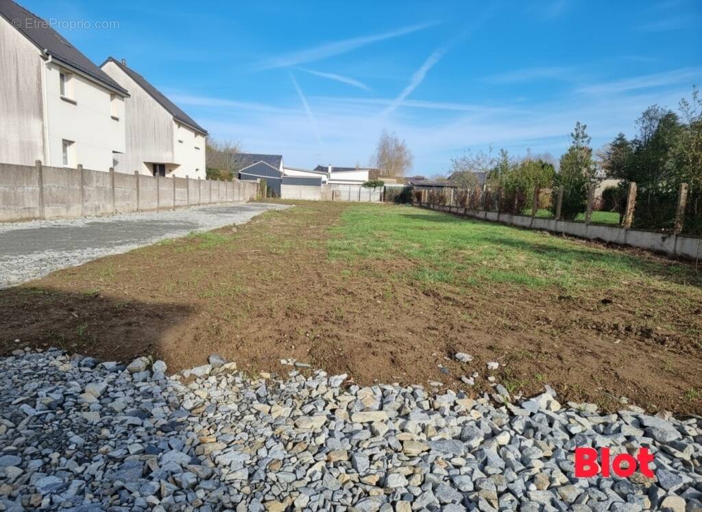 Terrain à SERVON-SUR-VILAINE