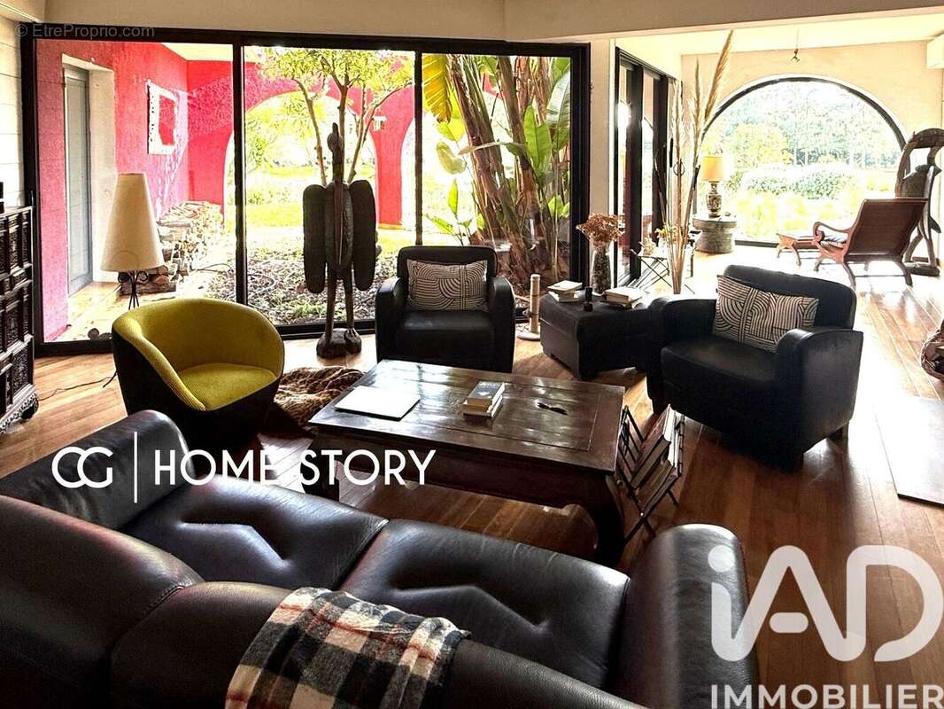 Maison 427 m² à La Londe-Les-Maures  - photo 6