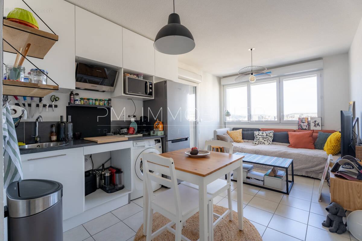 Appartement à MARSEILLE-3E