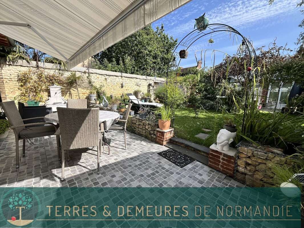 Maison à SAINT-PIERRE-SUR-DIVES