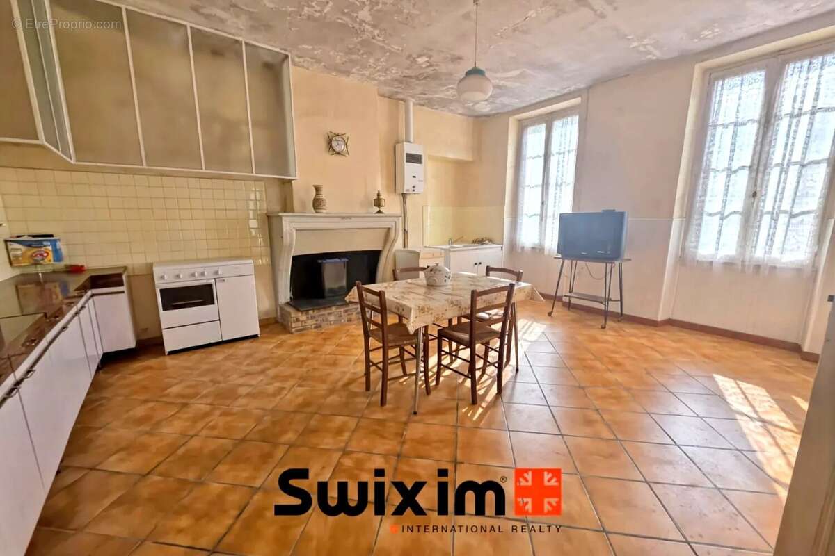Maison de Maître de 235M² à rénover à Blaignan-Prignac - photo 4