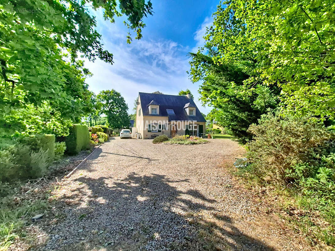 Maison familiale avec vie de plain-pied, 6 pièces, 4 chambres et grand terrain paysagé au calme à Saint-André-des-Eaux, proche d - photo 3