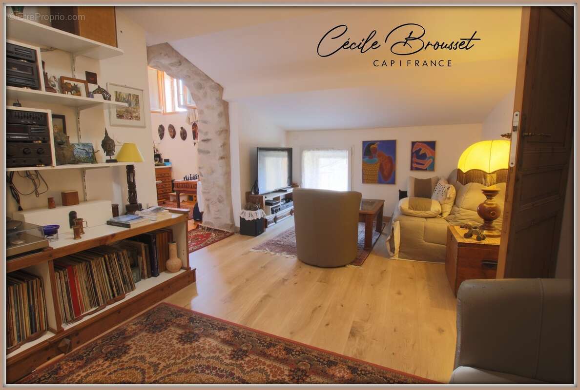 Maison de caractère avec garage, terrasse panoramique et appartement T2 à fort rendement – Saint-Jean-Pla-de-Corts (66490) - photo 25