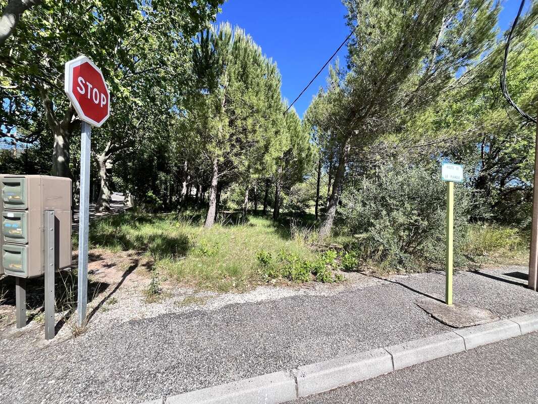 Puget-Ville – Terrain constructible de 1 030 m² avec fort potentiel - photo 5