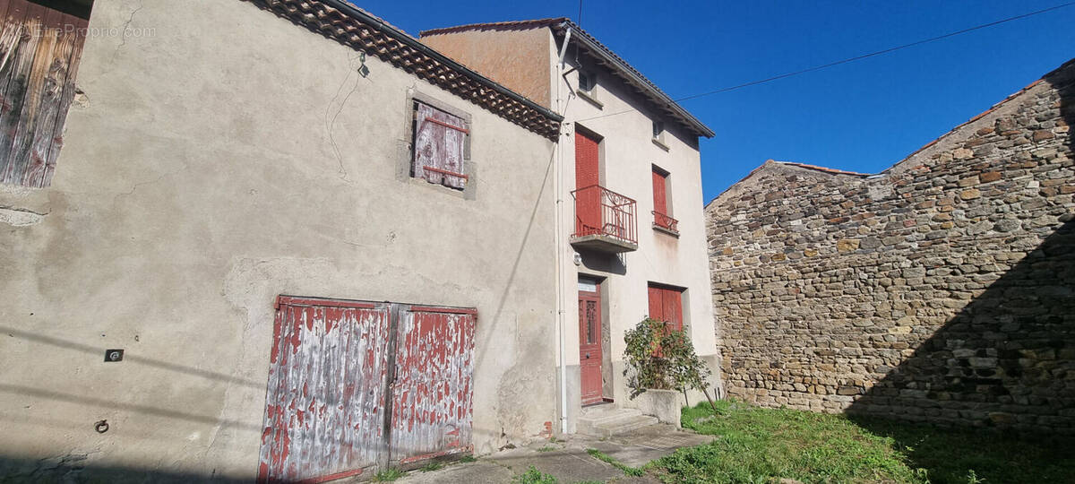 Maison à MONTAIGUT-LE-BLANC