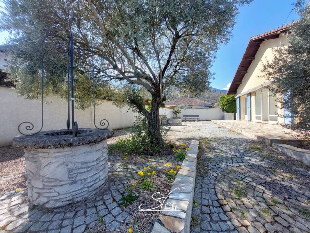 Maison 6 pièces à vendre à CHAPAREILLAN (38) - photo 2