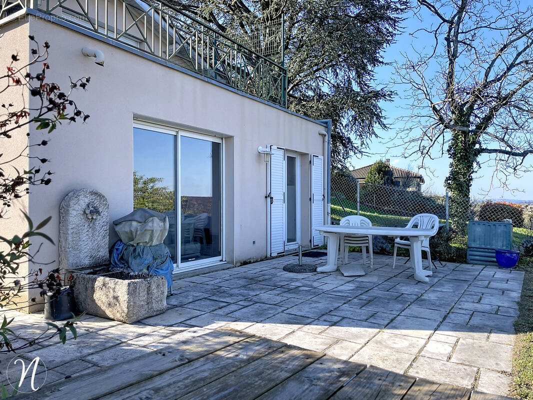 Maison à SAINT-GENIS-LAVAL