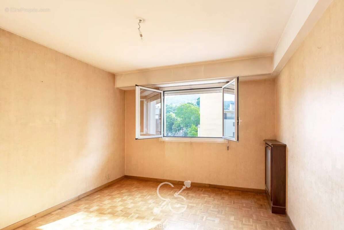Nice - port lympia - appartement - 3 pièces - 83 m² - terrasse & balcon - stationnement - photo 8