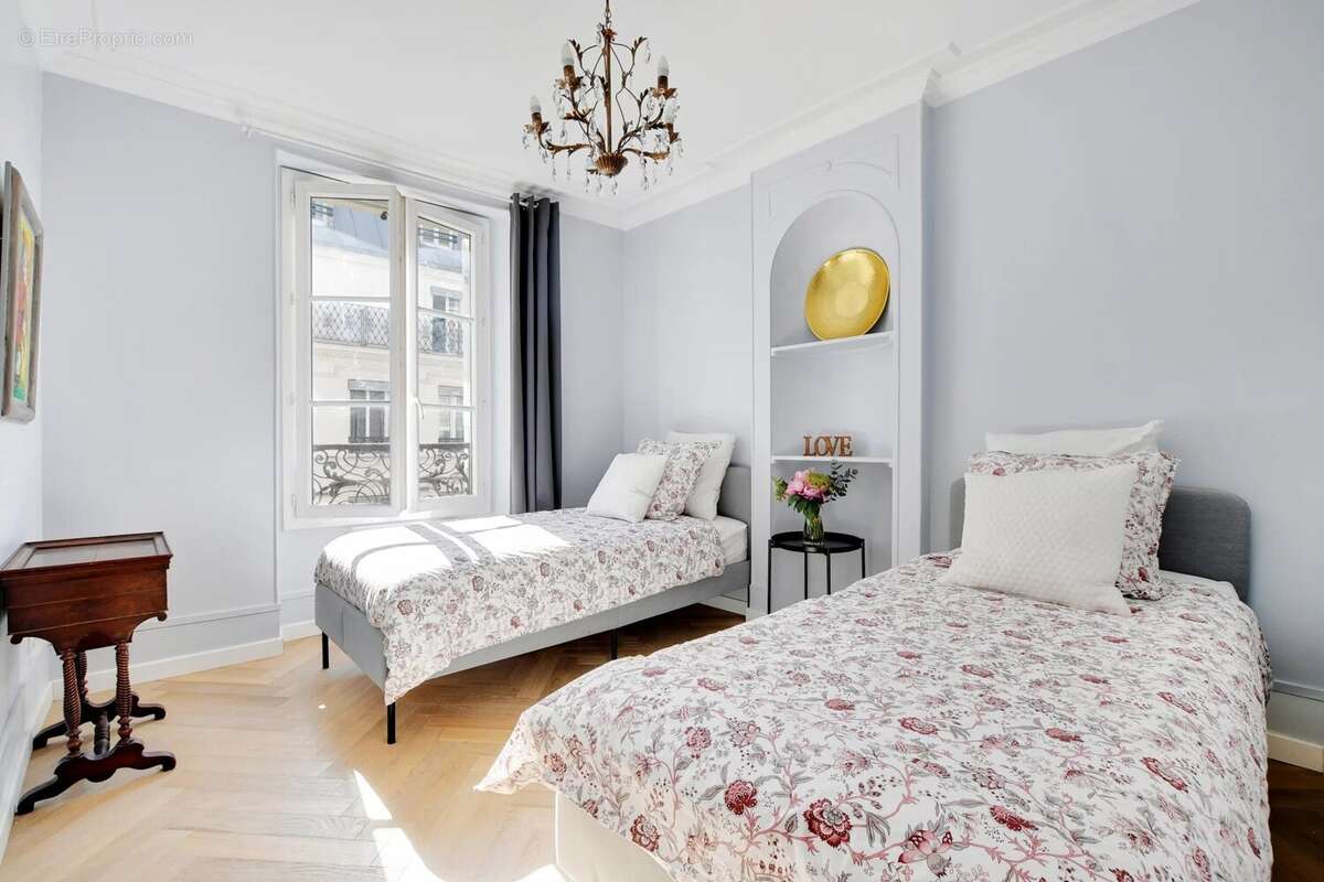Appartement à PARIS-7E