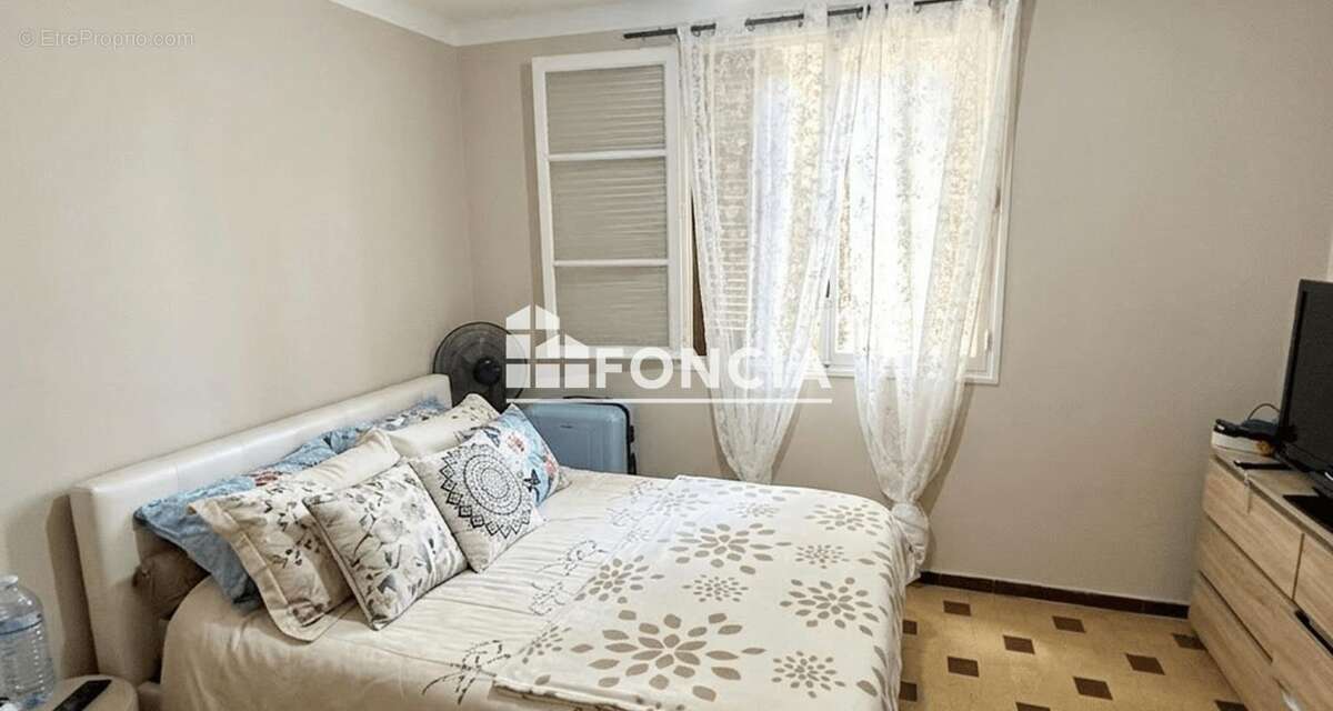 Appartement à MARSEILLE-4E
