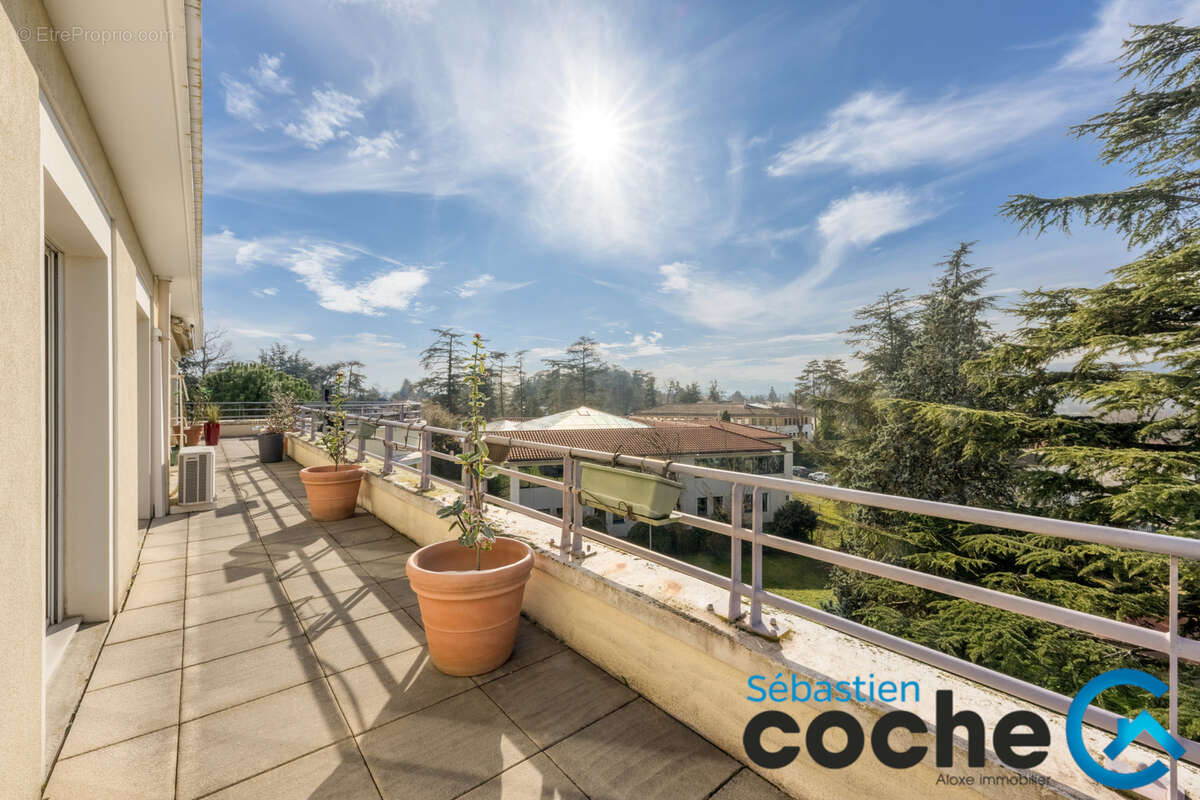 Appartement à CHARBONNIERES-LES-BAINS