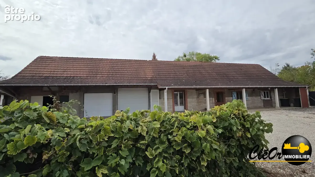 Maison à MONTJAY