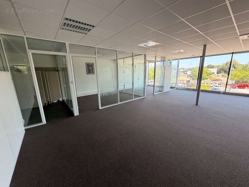 bureaux à vendre CHAPONOST (69) magnifique plateau de 160m2 dans l'immeuble LW1, face à la gare de Chaponost - photo 3