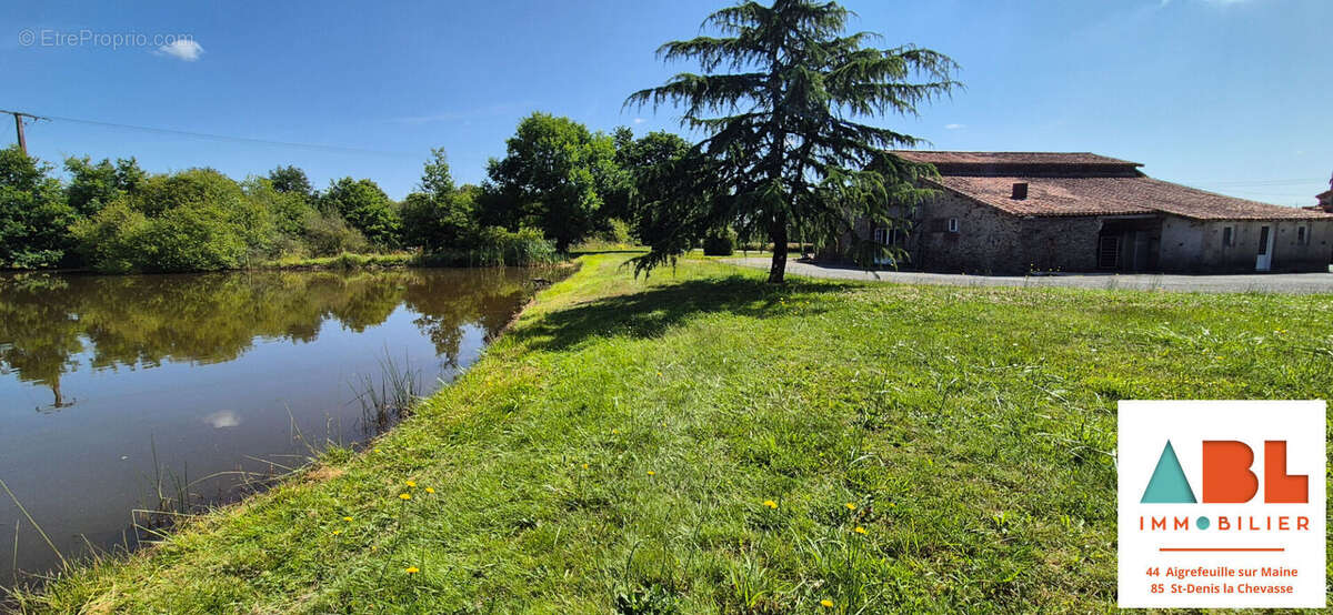 Terrain avec étang et grange en pierre à réhabiliter - un projet unique à imaginer ! - photo 3