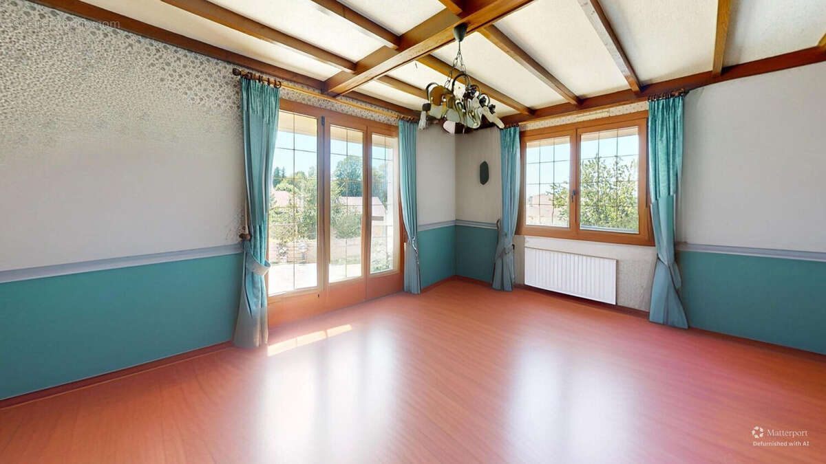 Montfaucon - Maison de 6 pièces - 147 m2 avec sous-sol complet - photo 2