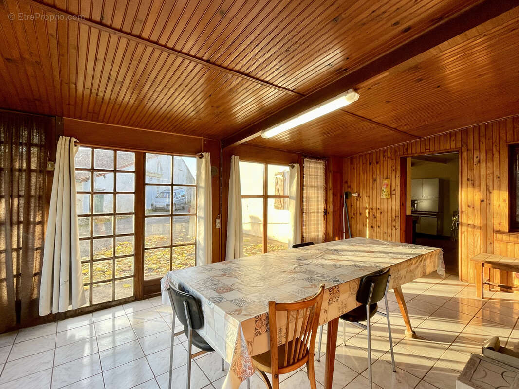 Maison à LA CHAPELLE-BATON